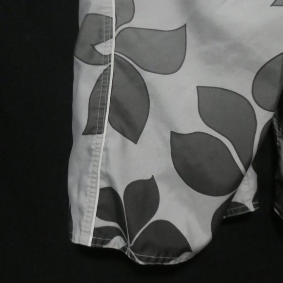 OLD NAVY | size 18 | Floral Print Swim Trunks | Mesh Lining - Picture 11 of 14